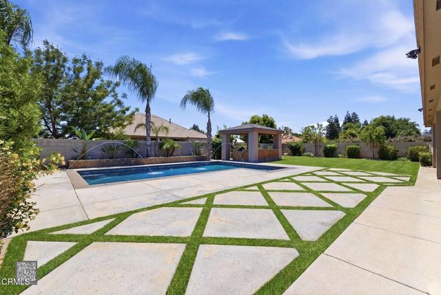 8823 Cripple Creek Avenue, Bakersfield, CA 93312