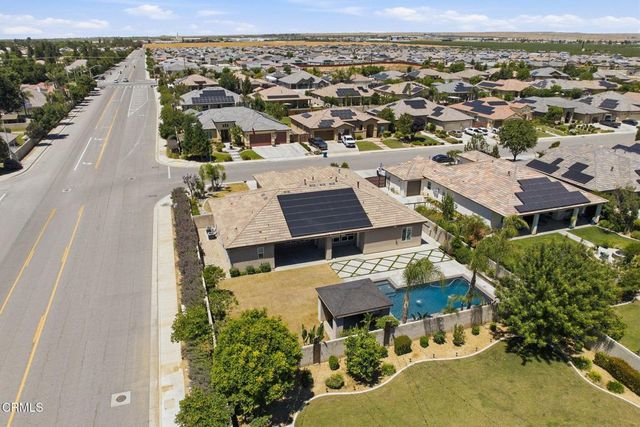 8823 Cripple Creek Avenue, Bakersfield, CA 93312