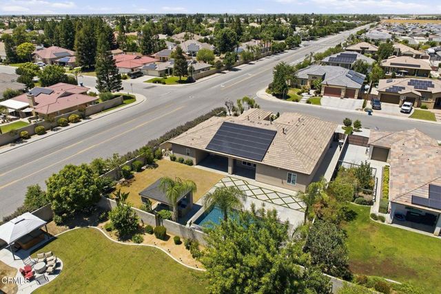 8823 Cripple Creek Avenue, Bakersfield, CA 93312