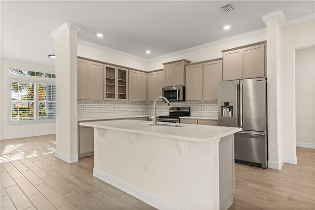 2591 Saint Lucia Circle, Vero Beach, FL 32967