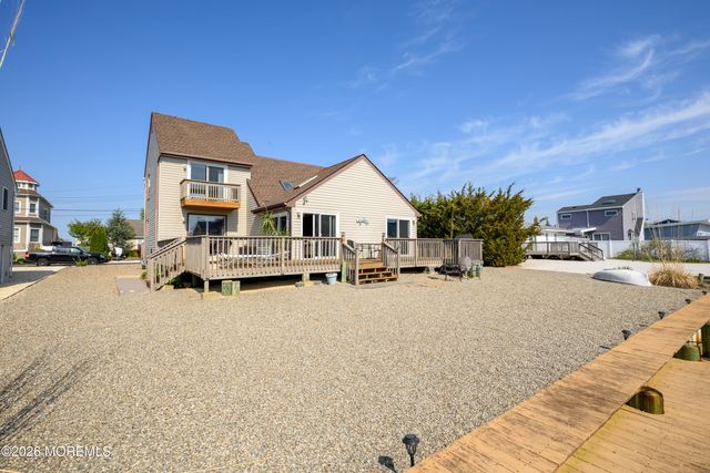 11 Sycamore Lane, Toms River, NJ 08753