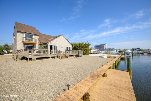 11 Sycamore Lane, Toms River, NJ 08753