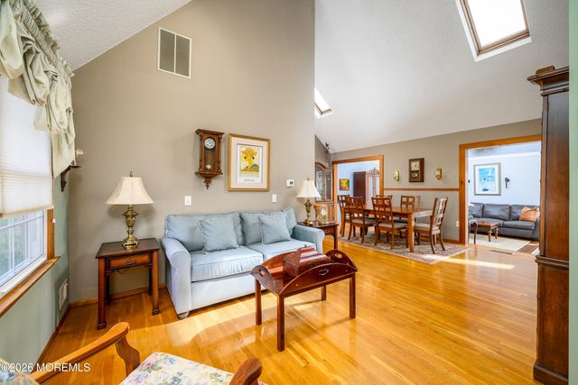 11 Sycamore Lane, Toms River, NJ 08753