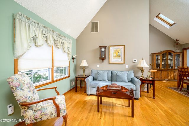 11 Sycamore Lane, Toms River, NJ 08753