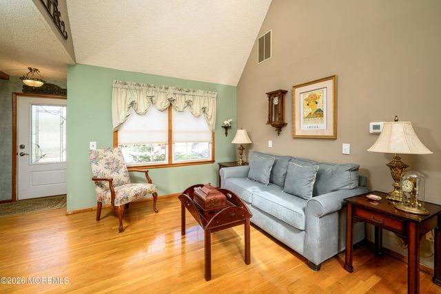 11 Sycamore Lane, Toms River, NJ 08753