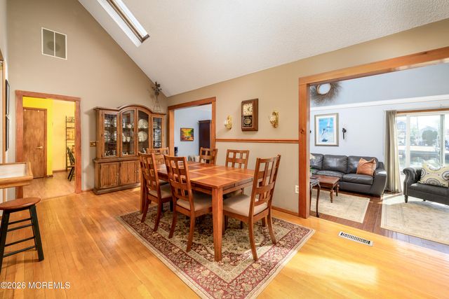 11 Sycamore Lane, Toms River, NJ 08753