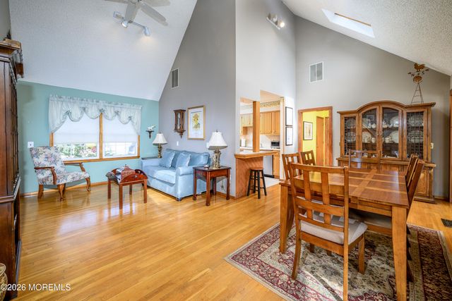 11 Sycamore Lane, Toms River, NJ 08753