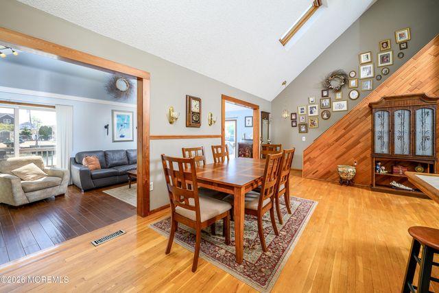 11 Sycamore Lane, Toms River, NJ 08753