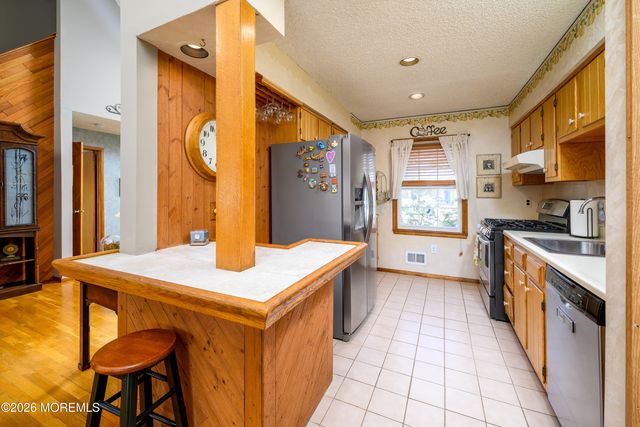 11 Sycamore Lane, Toms River, NJ 08753