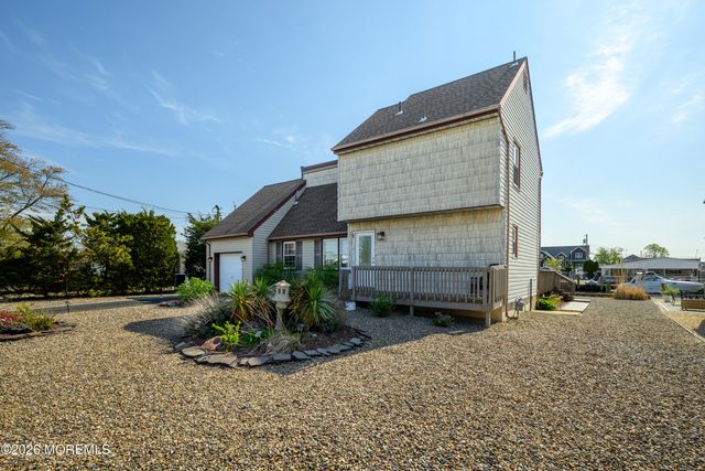 11 Sycamore Lane, Toms River, NJ 08753