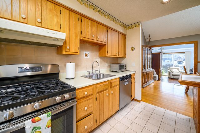 11 Sycamore Lane, Toms River, NJ 08753