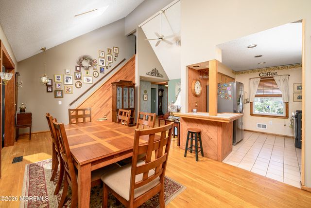 11 Sycamore Lane, Toms River, NJ 08753