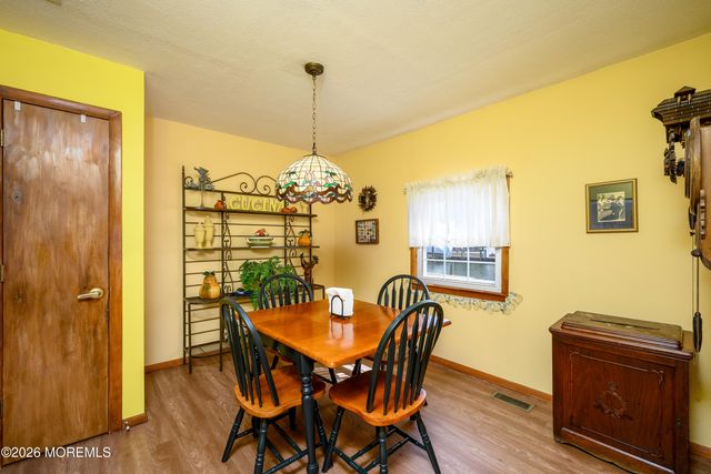 11 Sycamore Lane, Toms River, NJ 08753