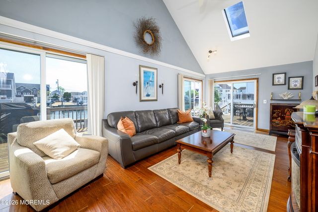 11 Sycamore Lane, Toms River, NJ 08753