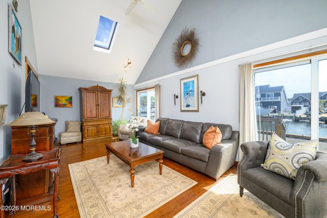 11 Sycamore Lane, Toms River, NJ 08753