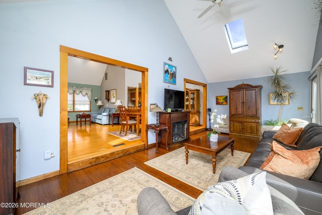 11 Sycamore Lane, Toms River, NJ 08753