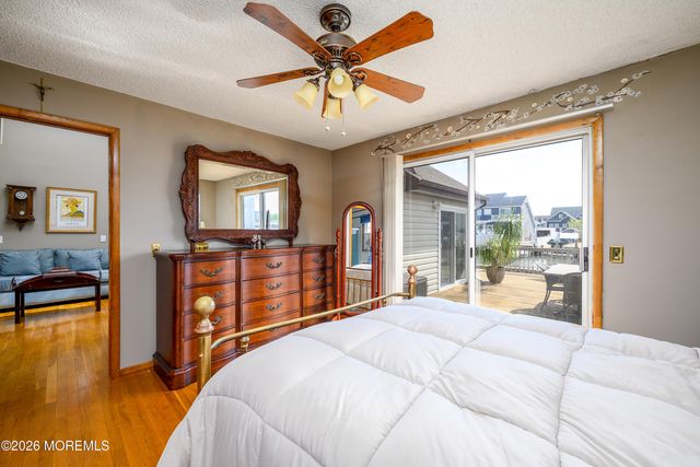 11 Sycamore Lane, Toms River, NJ 08753