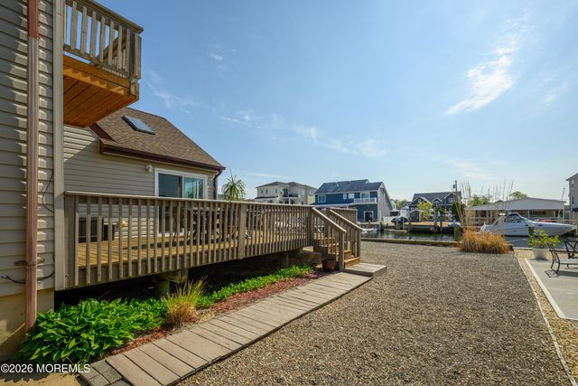 11 Sycamore Lane, Toms River, NJ 08753