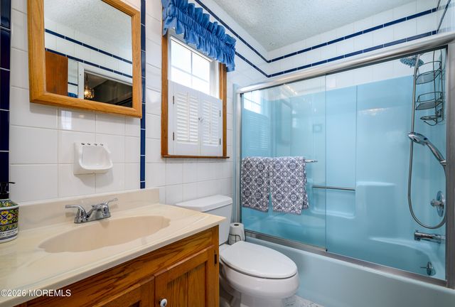 11 Sycamore Lane, Toms River, NJ 08753