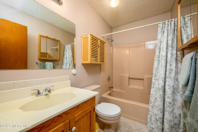 11 Sycamore Lane, Toms River, NJ 08753