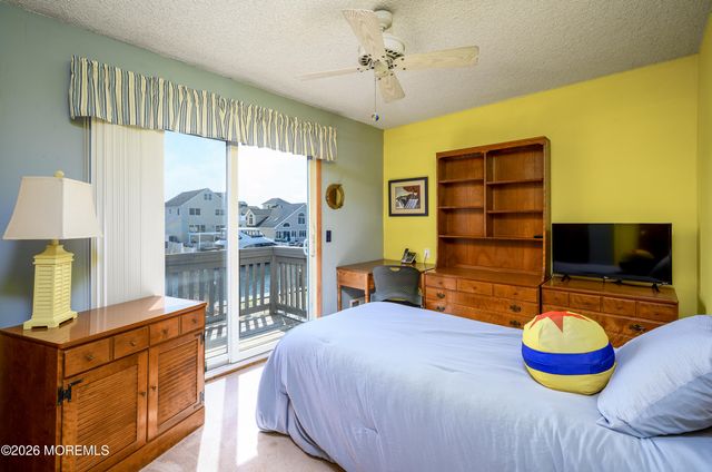 11 Sycamore Lane, Toms River, NJ 08753