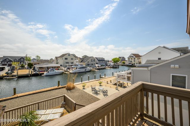 11 Sycamore Lane, Toms River, NJ 08753