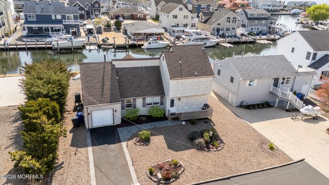 11 Sycamore Lane, Toms River, NJ 08753