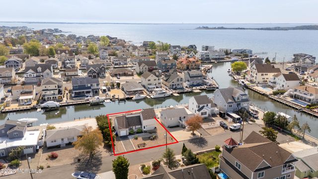 11 Sycamore Lane, Toms River, NJ 08753