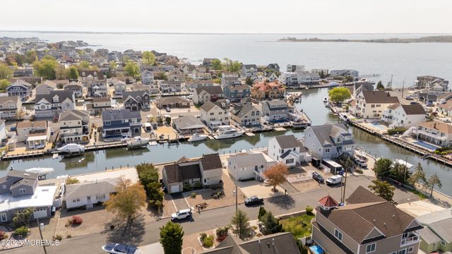 11 Sycamore Lane, Toms River, NJ 08753