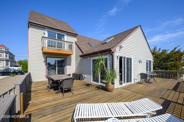 11 Sycamore Lane, Toms River, NJ 08753