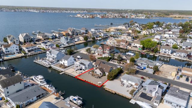 11 Sycamore Lane, Toms River, NJ 08753