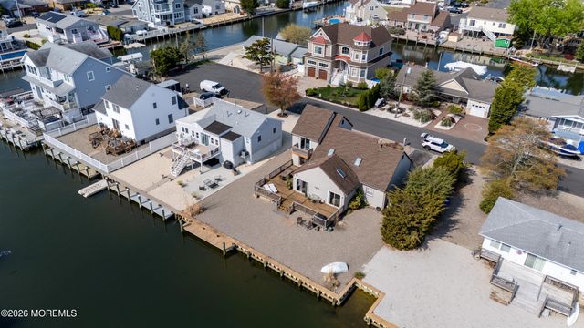 11 Sycamore Lane, Toms River, NJ 08753