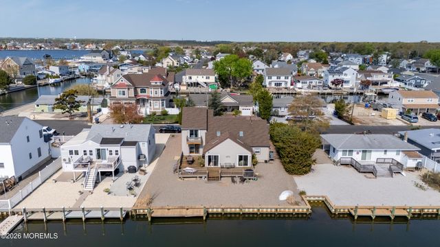 11 Sycamore Lane, Toms River, NJ 08753