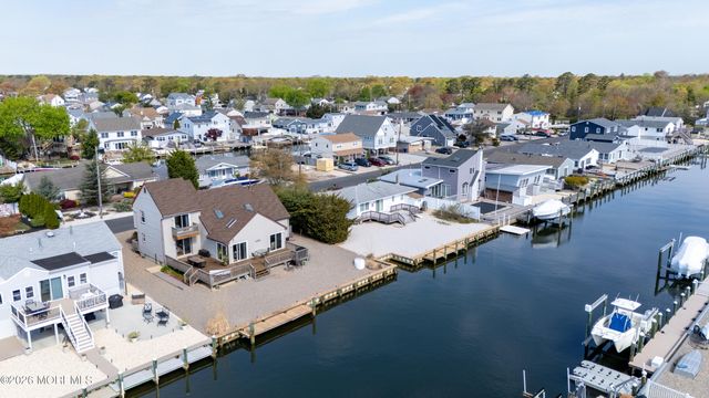 11 Sycamore Lane, Toms River, NJ 08753