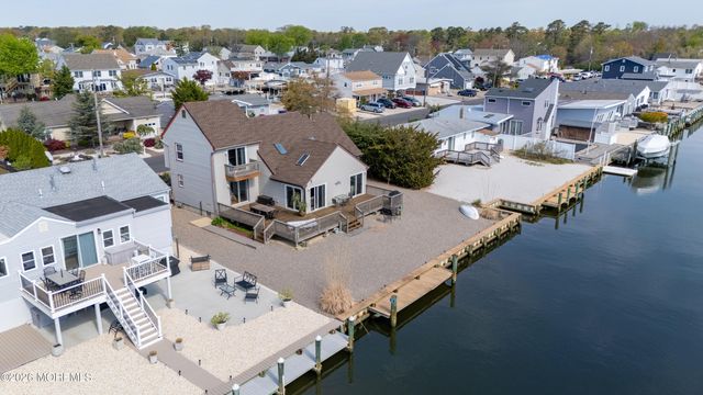 11 Sycamore Lane, Toms River, NJ 08753