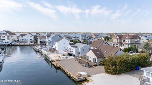 11 Sycamore Lane, Toms River, NJ 08753