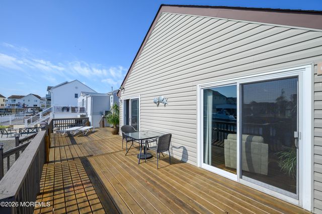 11 Sycamore Lane, Toms River, NJ 08753