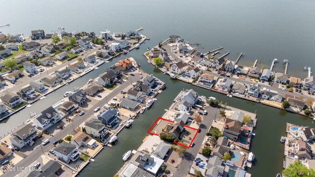 11 Sycamore Lane, Toms River, NJ 08753