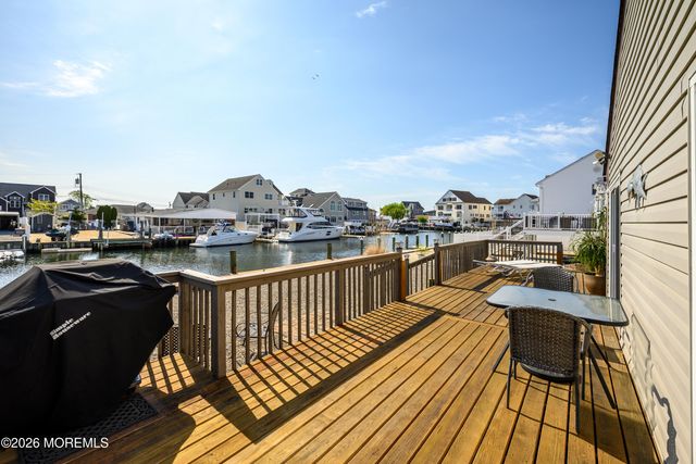 11 Sycamore Lane, Toms River, NJ 08753