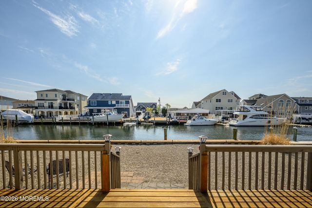 11 Sycamore Lane, Toms River, NJ 08753