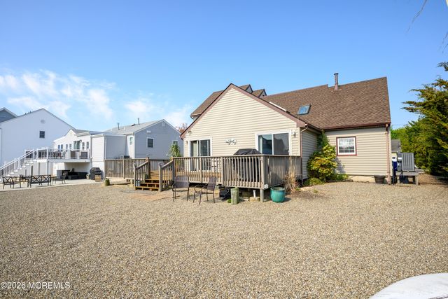 11 Sycamore Lane, Toms River, NJ 08753