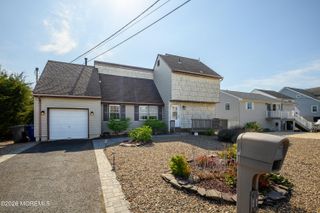 11 Sycamore Lane, Toms River, NJ 08753