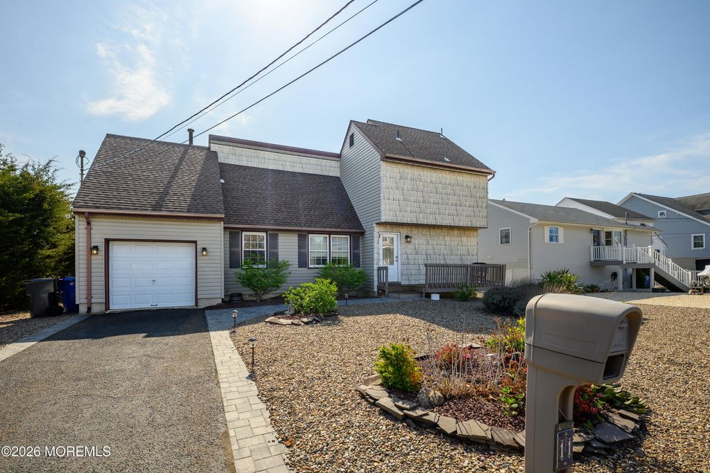 11 Sycamore Lane, Toms River, NJ 08753