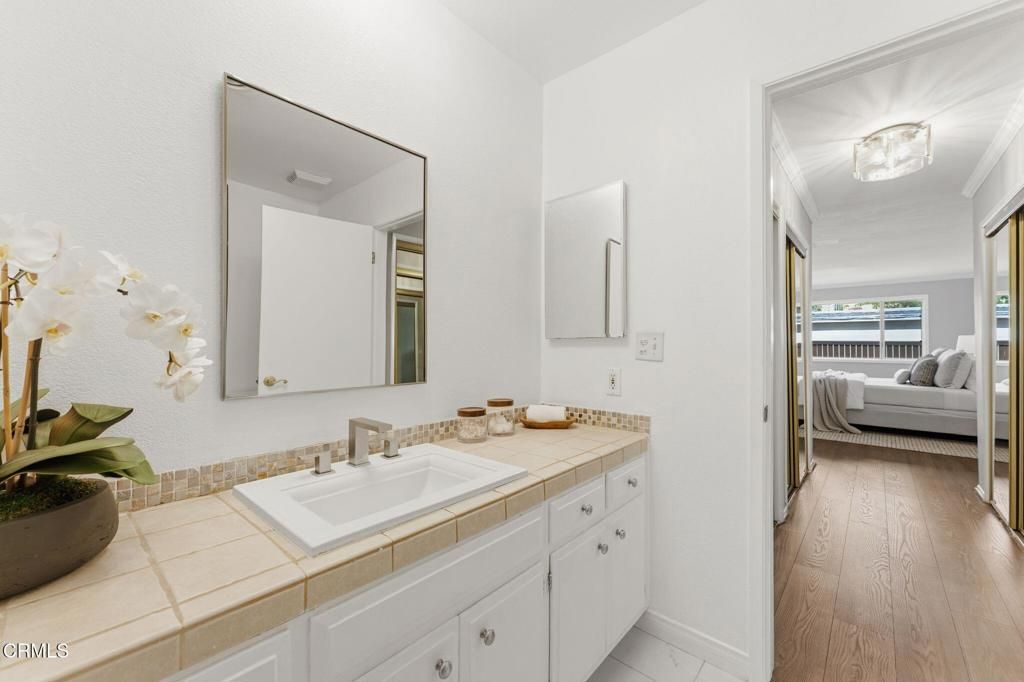 Image 13 of property listing at 420 S Madison Avenue 105, Pasadena, CA 91101