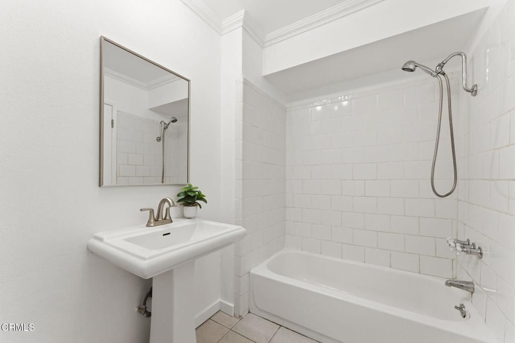 Image 15 of property listing at 420 S Madison Avenue 105, Pasadena, CA 91101