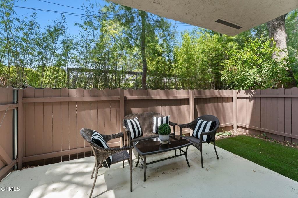 Image 16 of property listing at 420 S Madison Avenue 105, Pasadena, CA 91101