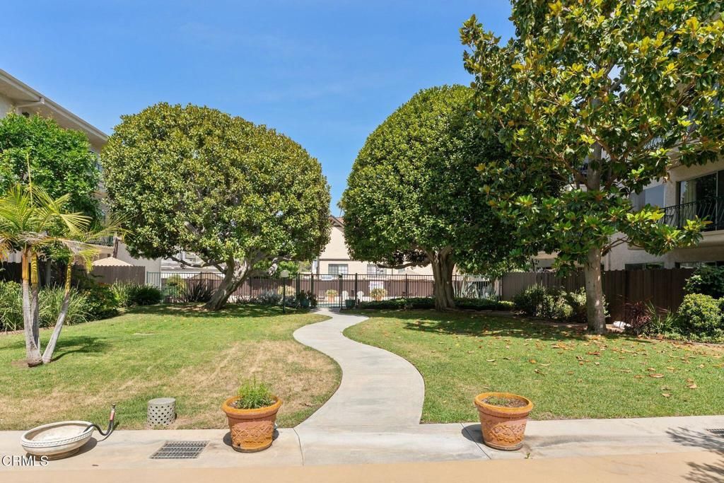 Image 19 of property listing at 420 S Madison Avenue 105, Pasadena, CA 91101