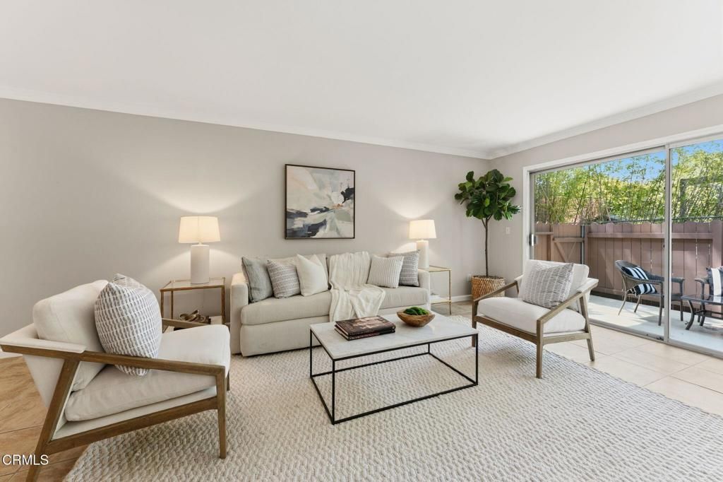 Image 3 of property listing at 420 S Madison Avenue 105, Pasadena, CA 91101