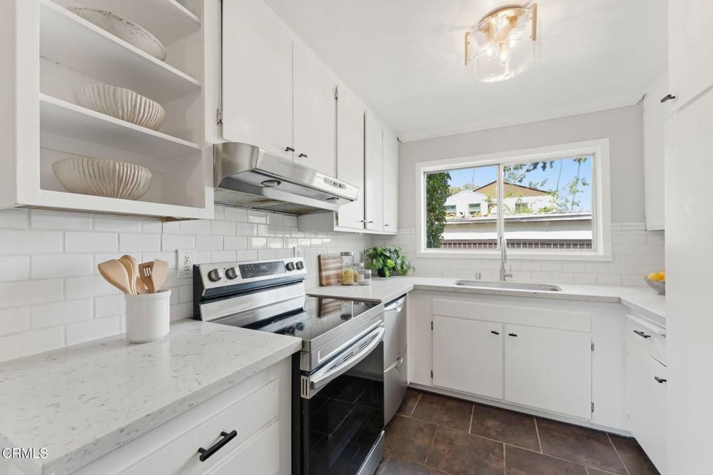 Image 9 of property listing at 420 S Madison Avenue 105, Pasadena, CA 91101