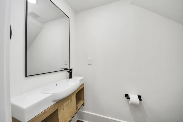 5531 Nielan Street B, Houston, TX 77028